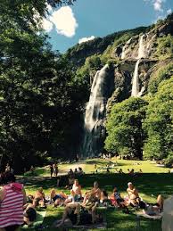 Informazioni, itinerario e cusiosità sulle cascate più belle della valchiavenna, care anchce a leonardo da vinci. Pic Nic Alle Cascate Picture Of Cascate Dell Acqua Fraggia Piuro Tripadvisor