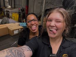 Saturday morning hustle at the hub 💻📦 It's always a win when we're