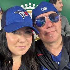 Char 💙🧡 (@pineapplechar87)