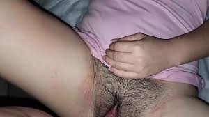 Üvey kız kardeşim külotunu indirmeme ve 3ünü sikmeme izin veriyor