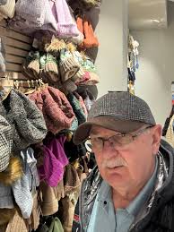 Found this hat in the driveway at GL, took the hat to GLES.