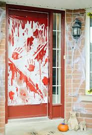 La Terrifiante Decoration Halloween Pour La Porte D Entree Decoration Halloween Deco Porte Halloween Decoration Halloween Maison
