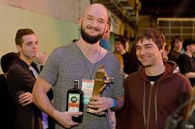 Pokáč své první písně napsal v roce 2008. Pokac Interview Pruvodce Jeho Prvnim Albem Vlasy V Sedmnacti Pisnich Ireport Music Style Magazine