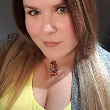 Can anybody give me some advice my budgie is not talking anymore and she is  eating but flicking her food out everywhere of her mouth. She seems very  sleepy