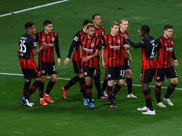 Im august gegen den fc basel update, 17.06.2020, 15.50 uhr: Eintracht Frankfurt Schlagt Augsburg Und Stosst Tor Zur Champions League Weit Auf Eintracht