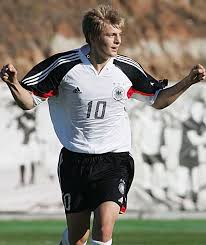 Offizielle webseite des fc bayern münchen fc bayern präsentiert von When Toni Wore The Number 10 On His Back Toni Kroos Soccer Team Midfielder