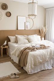 Create An Earthy Bedroom Decor With Soft Linen Bedding In Various Earthy Tones Natural White Brown And Brown Bedroom Decor Room Ideas Bedroom Earthy Bedroom