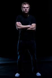 Light From Above The Light From Above Really Put S Emphasis On The Top Half Of The Person S Facial Features But Blocks Out The Bo Light Project Light Pictures