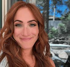 Sarah Karas's Instagram, Twitter & Facebook