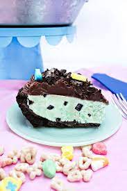 No Bake Mint Chocolate Chip Pie Sprinkles For Breakfast Recipe Chocolate Chip Pie Mint Chocolate Chips Desserts