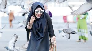 Hobinya menggambar sejak kecil mengantarkan anniesa hasibuan mengembangkan kemampuannya sebagai desainer baju muslim. Awal Mula Anniesa Hasibuan Berprofesi Menjadi Desainer Di Indonesia Kumparan Com