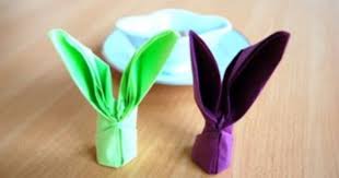 Un pliage original qui mettra en valeur vos assiettes et étonnera vos convives ! Pliage De Serviettes En Forme De Lapin Cuisine Az