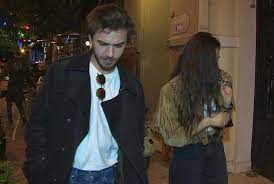 Onur bay 24 yaşında sevgilisi dilara aksüyek ise 33. Dilara Aksuyek Ile Onur Bay Birlikteligi Magazin Haberleri Ntv