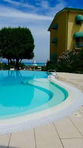 Es verfügt über 18 klimatisierte zimmer, die den gästen vollen komfort garantieren. Hotel Europa Ab 103 1 2 4 Bewertungen Fotos Preisvergleich Sirmione Gardasee Tripadvisor