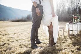 Check spelling or type a new query. Boho Braut Naturliche Hochzeitsinspiration Im Spitzenkleid