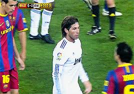 Így kedveskedett a facebookon szijjártó péter, aki lévay viktória színésznővel posztolt közös fotót. Funny Gifs Sergio Ramos Gif Vsgif Com