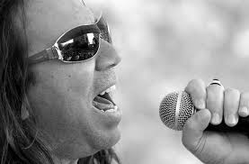 A los 54 años murió Elkin Ramírez, vocalista de Kraken