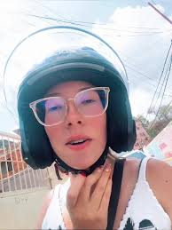 🤣🤣🤣 Me dio mucha risa, un gordo que podría ser fácil cuatro o cinco...