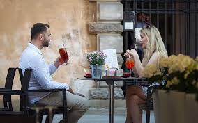 زوجين الشباب اشخاص سويا العلاقة رومانسي رجل النساء سياح استرخاء مصطبة Pikist