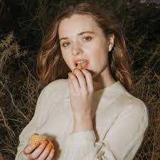 Julie Gentile's Instagram, Twitter & Facebook