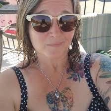 What are some suggestions for relieving arthritic knee pain?