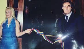 Casa Cortés es: Familia 🤝 Hogar 🏠 Buen sabor 🍴 Y tú, ¿con qué palabra nos describirías? 👇 #CasaCortes #Caracas #España #Restaurante #Altamira