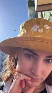 Um ano em Lisboa (na verdade, julho foi um ano. Estou sempre tarde.), O meu  português é melhor. (Um pouco), O meu negócio é melhor., A minha saúde é  melhor., Honestamente, tudo está melhor., Não posso ...