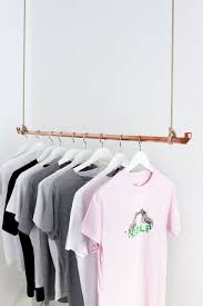 Diy Kleiderstange Aus Kupferrohr Selber Bauen Einfache Diy Anleitung Diy Kleiderstange Kleiderstange Diy Kleiderschrank