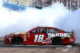 Nas.cr/youtube visit nascar.com for the latest news: Phoenix Kyle Busch Erringt 199 Nascar Sieg