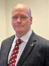 Kies hires a new assistant