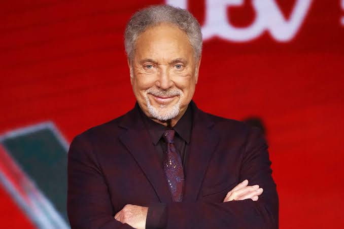 Tom Jones, 86, Says He Was Fired from “The Voice UK” Due to 'Financial Difficulty' and 'Did Not Want to Leave' - Yahoo News UK