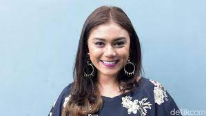 Thalita latief memiliki nama lengkap thalita anne marie latief. The Sad Story Of Thalita Latief Domestic Violence Cancer And Divorce After 10 Years Of Marriage Archyde
