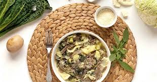 La ricetta tradizionale valtellinese prevede un piatto ricco in grassi con casera, burro e patate, davvero buono. Ricetta Pizzoccheri Valtellinesi Con Dosi E Fasi Preparazione