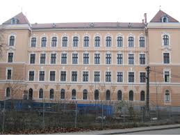 Avem 62 stiri despre muzeul tarii crisurilor. ClÄƒdiri Istorice