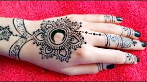 Sulit diprediksi darimana henna berasal sebab seni ini diperkirakan telah berkembang hampir 5000 tahun lamanya. á´´á´° Henna Tangan Simple Youtube