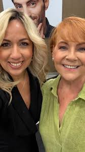 Todo lo que hagamos para nosotras es importante, por eso no dejo que nadie  que no sea Janice Orsini #orsini_stylist refresqué mi colorado del pelo.  Pero esta vez se botó porque también