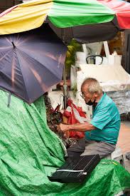 Barnes & noble welcomes borders ®, waldenbooks ®, brentano's ®, and all their customers to discover their next great read at barnes & noble, the nation's largest retail bookseller. A Senior Locksmith At Work By The Roadside Rowell Road Little India Singapore Maria Vincent Robinson