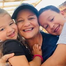 Lauren: “Hey!! Let's start a band!” Kathryn: “Okkkk!!” Robert: “What should  we call it?” All: 🤔”....The Band McMillan!!!” One of the greatest convos  we've ever had!! 🥰 • • • 📸: Karie