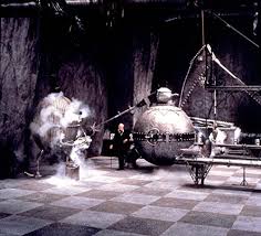 Edward n'est pas un garçon ordinaire. Edward Aux Mains D Argent Amazon Ca Johnny Depp Johnny Depp Johnny Depp Winona Ryder Winona Ryder Winona Ryder Dianne Wiest Dianne Wiest Anthony Michael Hall Anthony Michael Hall Vincent Price Vincent Price Tim