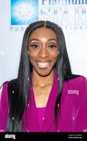 Lacey Barry's Instagram, Twitter & Facebook