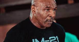 Tyson faz homenagem a seu técnico em livro