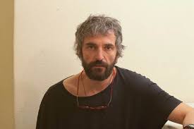 Ο γνωστός ηθοποιός αποκάλυψε τι. Agnwristos O Arhs Serbetalhs Ston Oiko Toy 8eoy Newsbreak