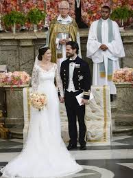 Prinz Carl Philip Und Sofia Hellqvist Die Schonsten Bilder Ihrer Hochzeit Konigliche Hochzeitskleider Royale Hochzeiten Prinz Carl Philip