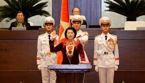 Chủ tịch nước) là nguyên thủ quốc gia của nước cộng hòa xã hội chủ nghĩa việt nam, là người đứng đầu nhà nước việt nam, thay mặt nước cộng hòa xã hội chủ nghĩa việt nam về đối nội và đối ngoại. Viá»‡t Nam Co Ná»¯ Chá»§ Tá»‹ch Quá»'c Há»™i Ä'áº§u Tien Trong Lá»‹ch Sá»­ Bao Nhan Dan