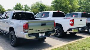 The base tacoma and sr5 trims can tow 3,500 pounds, but when properly equipped with a towing package, they can tow up to 6,400 pounds. Important Towing Factors When Choosing 2019 Toyota Tacoma Vs Tundra Torque News