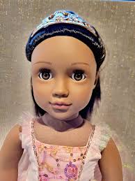 May ibinibentang bago at nagamit na Our Generation Dolls