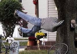 Halloween fence ideas pumpkins black fence. Halloween Yard Ideas Bob Vila