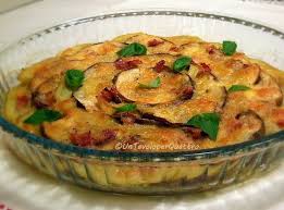 I cestini croccanti con caponata di melanzane e zucchine sono un antipasto sfizioso a base di verdure e pomodoro, ideale da servire per un buffet. Melanzane Al Forno Con Patate