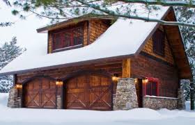 Pin Von Sean Kennedy Auf Carriage And Bunk Houses Garagentor Rustikales Haus Garagenhaus