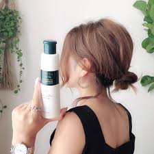 sayuri on instagram なんてことないヘアアレンジですが ボブスタイルの私は 無造作にポニーテールにすることが多いので たまにはお団子にしてみました コラージュフルフルプレミアムシャンプー は汗をかくこの時期にもピッタリな フケ かゆみ ニオイ